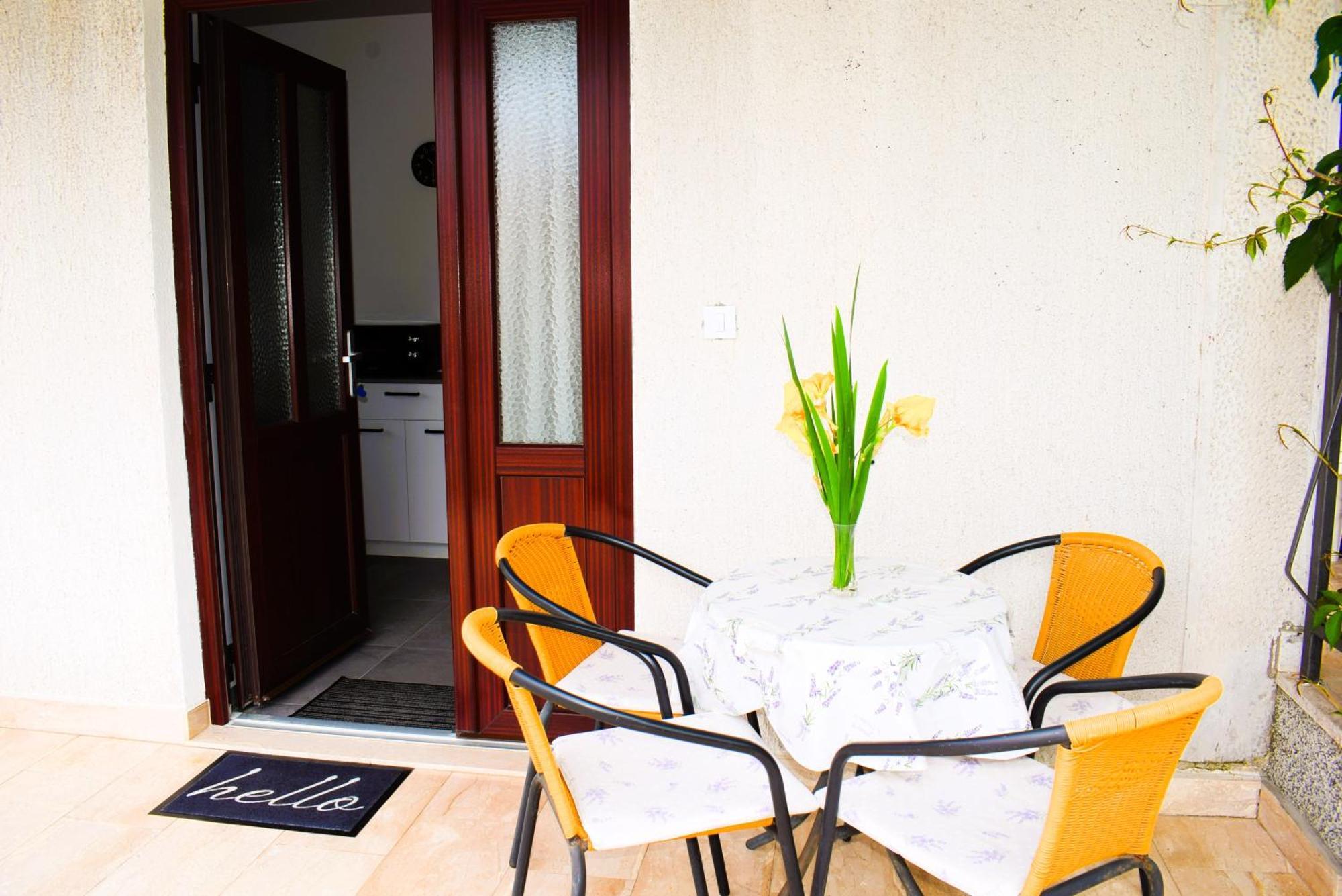 Apartments Maestral Малинска Экстерьер фото