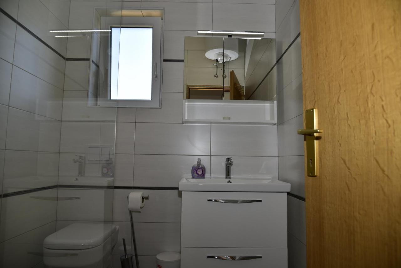 Apartments Maestral Малинска Экстерьер фото