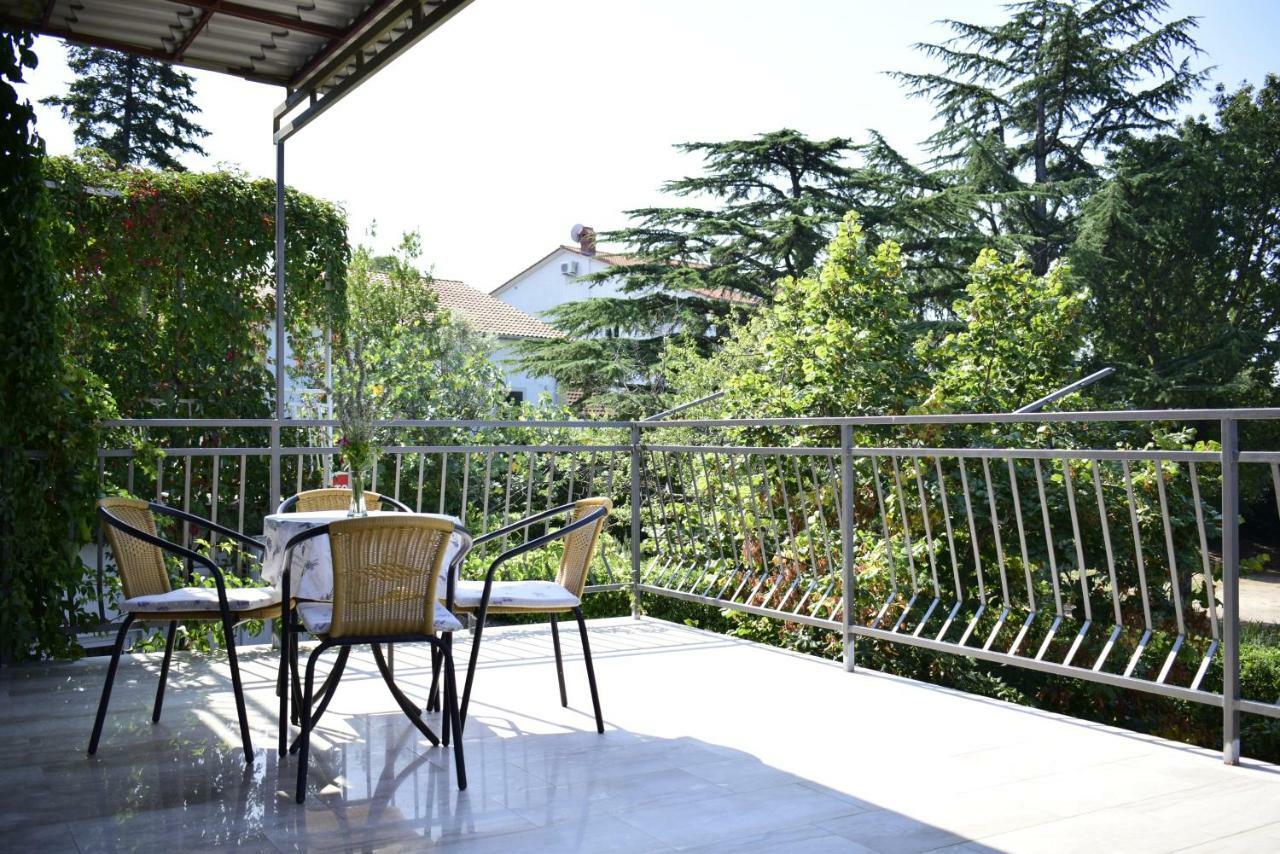 Apartments Maestral Малинска Экстерьер фото